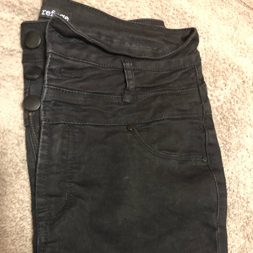 Black distressed skinny jeans